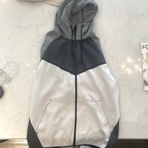 Grey and dark grey colour way nike tech fleece